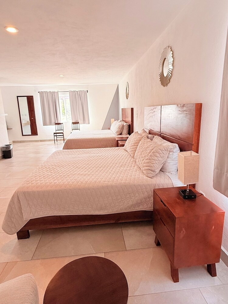 Pedernal Hotel