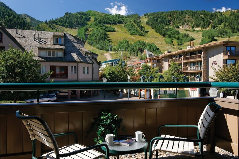 Aparthotel Aspen Square Condominium Hotel
