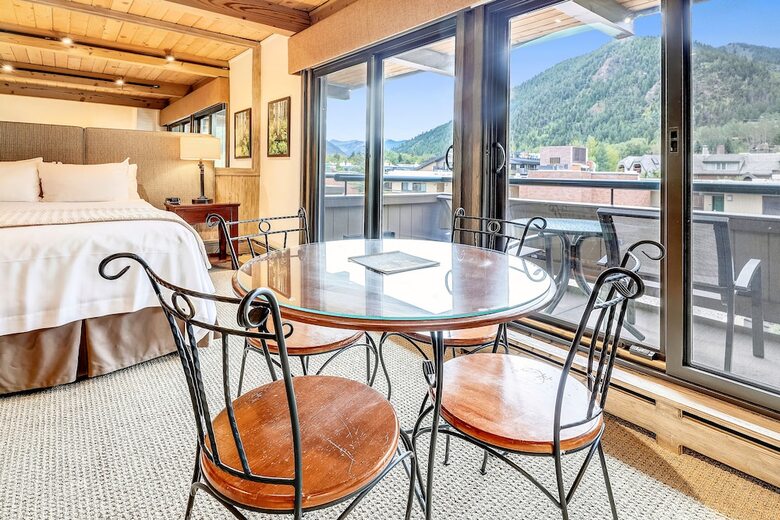 Aparthotel Aspen Square Condominium Hotel