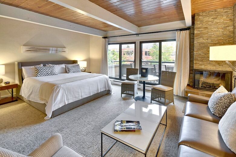 Aparthotel Aspen Square Condominium Hotel