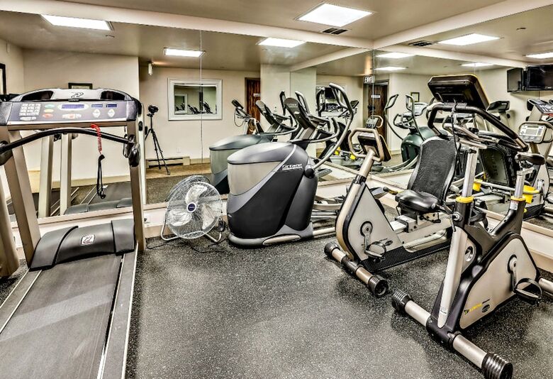 Aparthotel Aspen Square Condominium Hotel