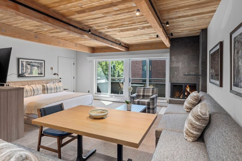 Aparthotel Aspen Square Condominium Hotel