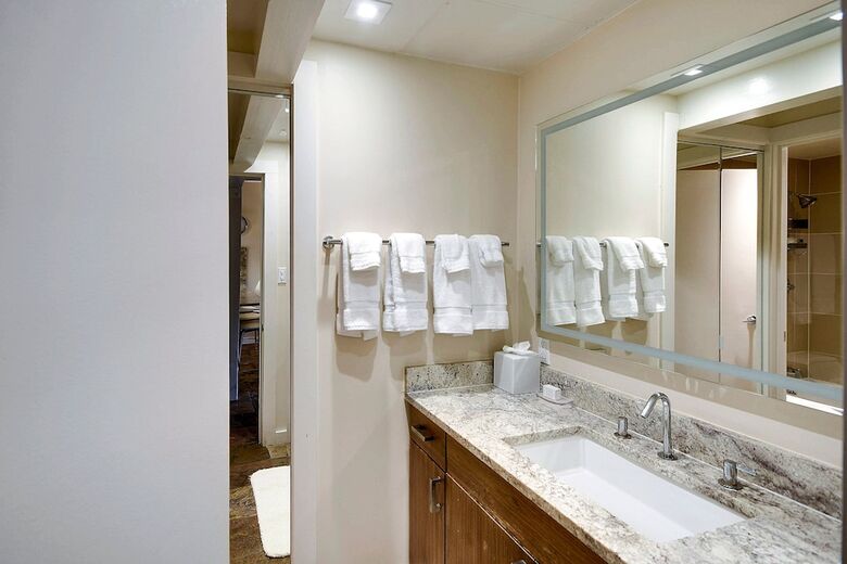Aparthotel Aspen Square Condominium Hotel