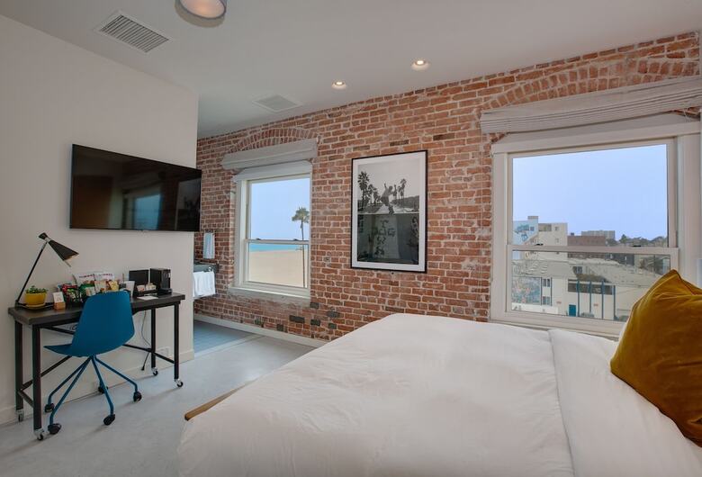 Venice V Hotel