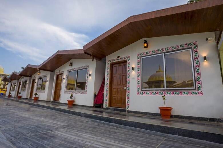 Hotel Badigarh Palace Resort