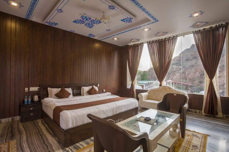 Hotel Badigarh Palace Resort