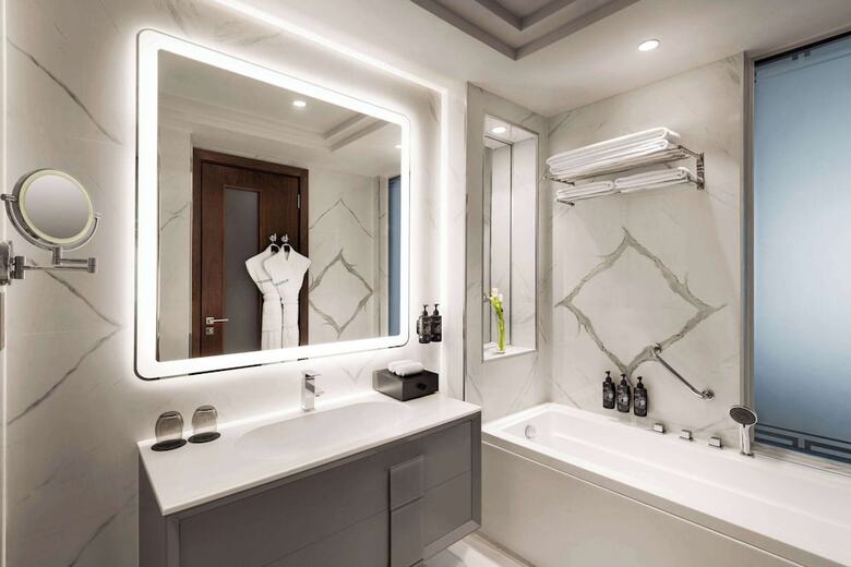 Hotel Wyndham Grand Doha West Bay Beach