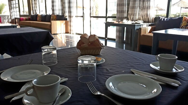 Hotel Regency Park And Suites