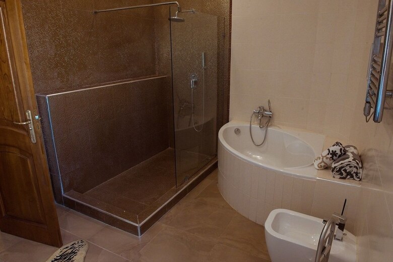 Hotel Regency Park And Suites