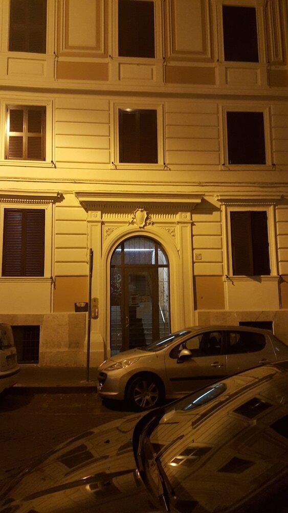 UNA Finestra Su Monti