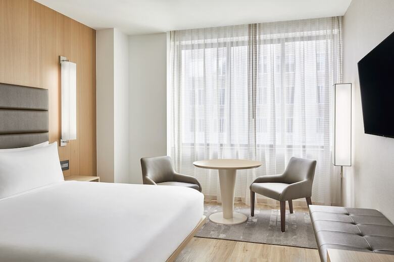 AC Hotel By Marriott Houston Downtown