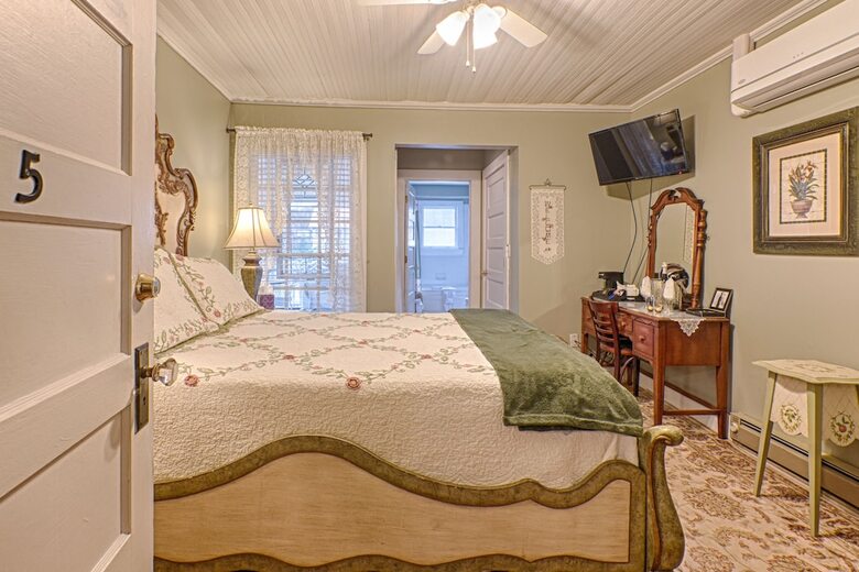 Bed & Breakfast Broad River Inn