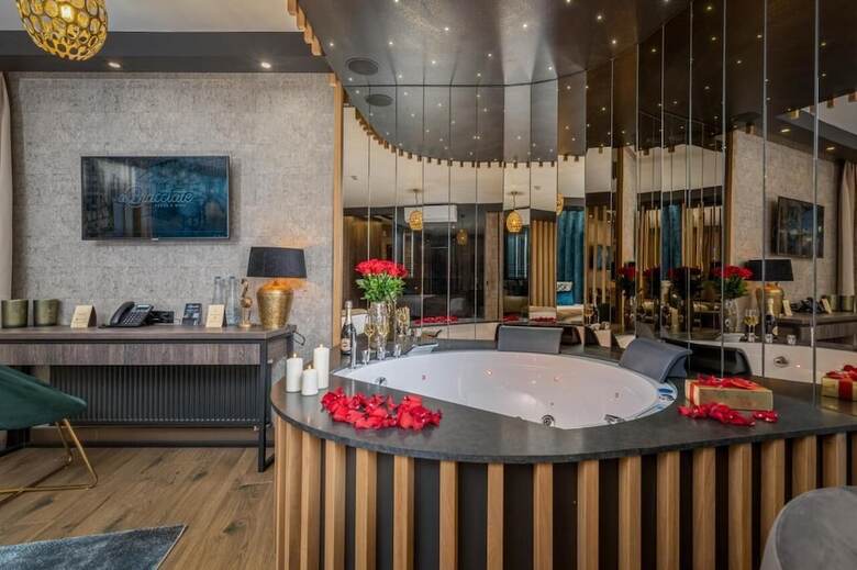 Art Suites Luxury Hotel
