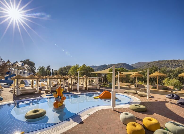 Hotel Valamar Amicor Resort