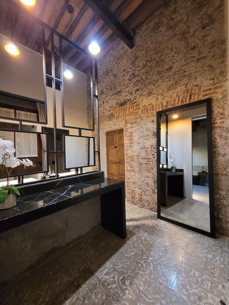 Milo Collection Hotel