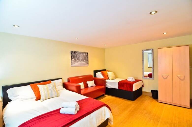 Thames View House