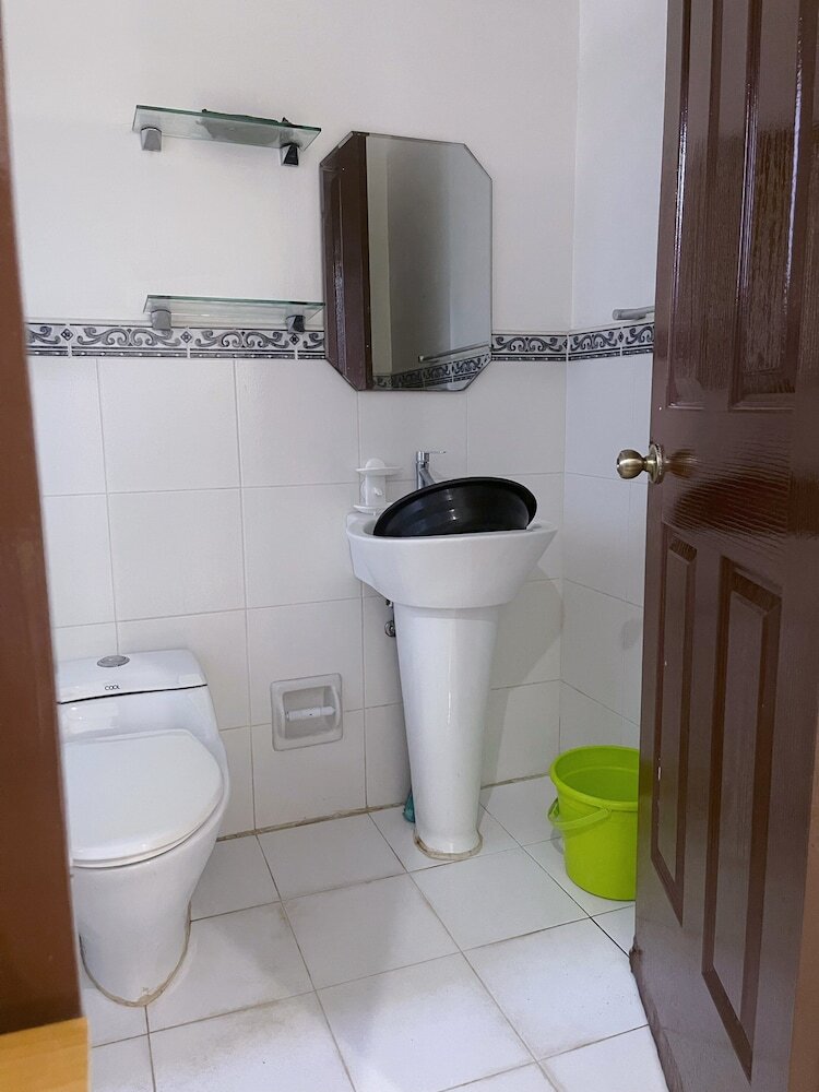 18 La Guardia Ext