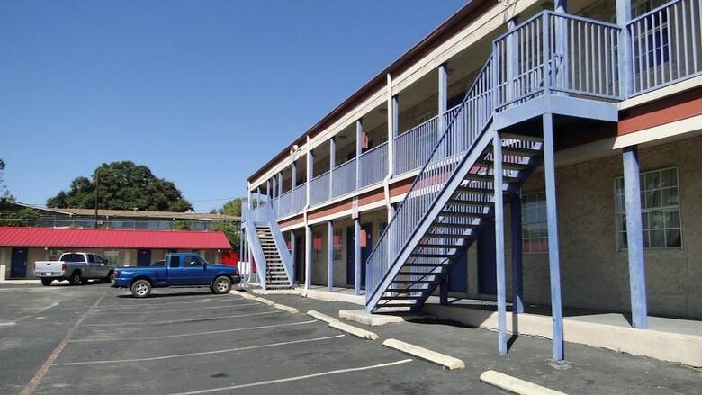 Motel Deluxe Inn