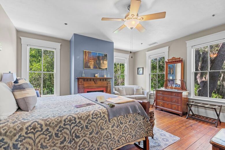 The Laurel Oak Inn Bed And Breakfast