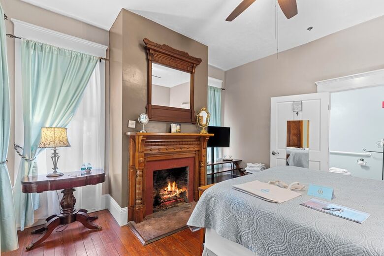 The Laurel Oak Inn Bed And Breakfast