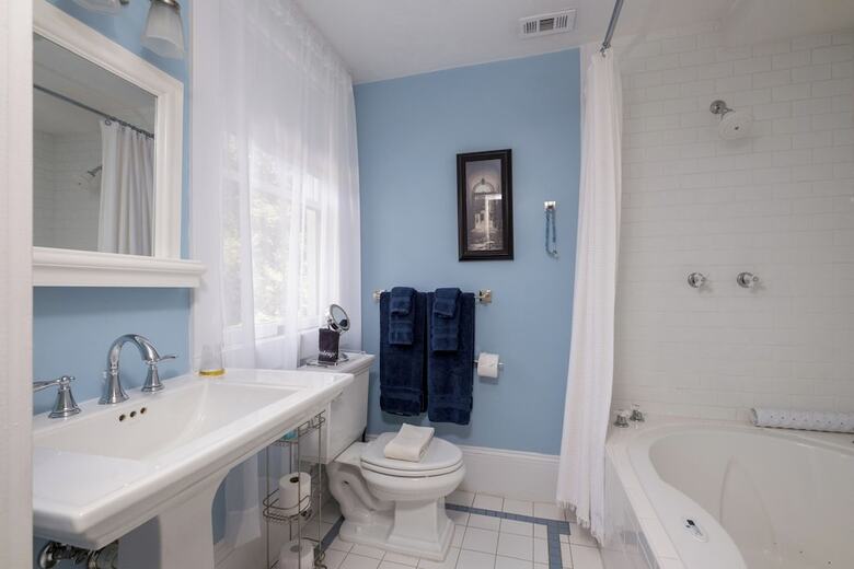 The Laurel Oak Inn Bed And Breakfast