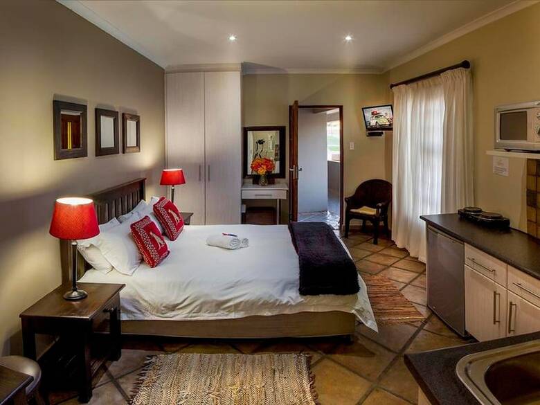 Room-double Bed And Sleeper Couch, Luxur