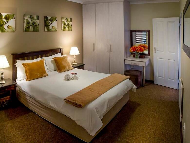 Room-double Bed And Sleeper Couch, Luxur