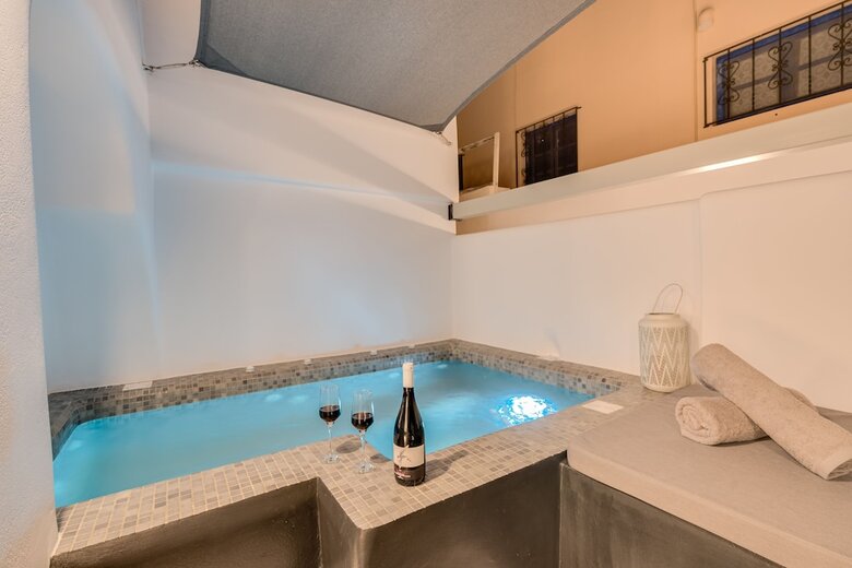 Hotel Tiara Suites