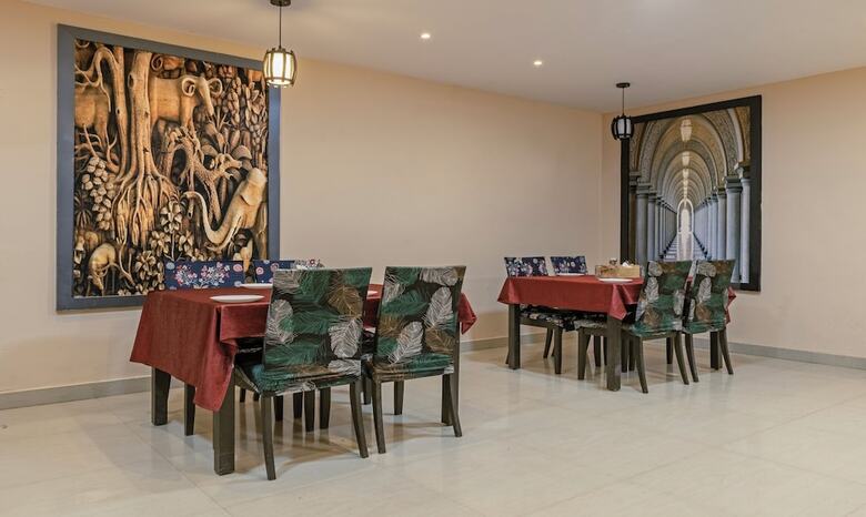 Itsy Hotels Kashi Grand, Bhu