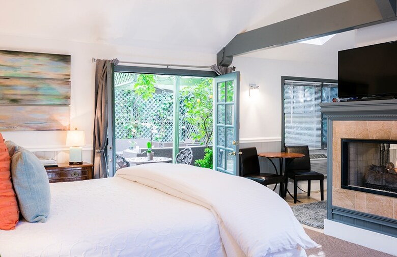 Bed & Breakfast 1801 First Luxury Inn