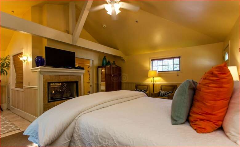 Bed & Breakfast 1801 First Luxury Inn