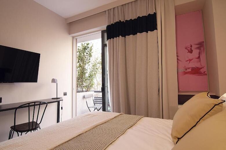 Cityzoe Athens Suites