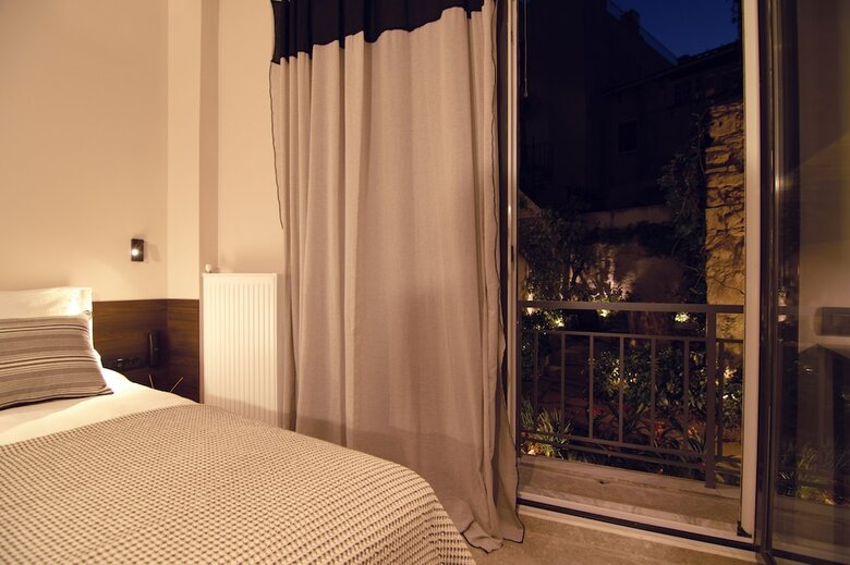 Cityzoe Athens Suites