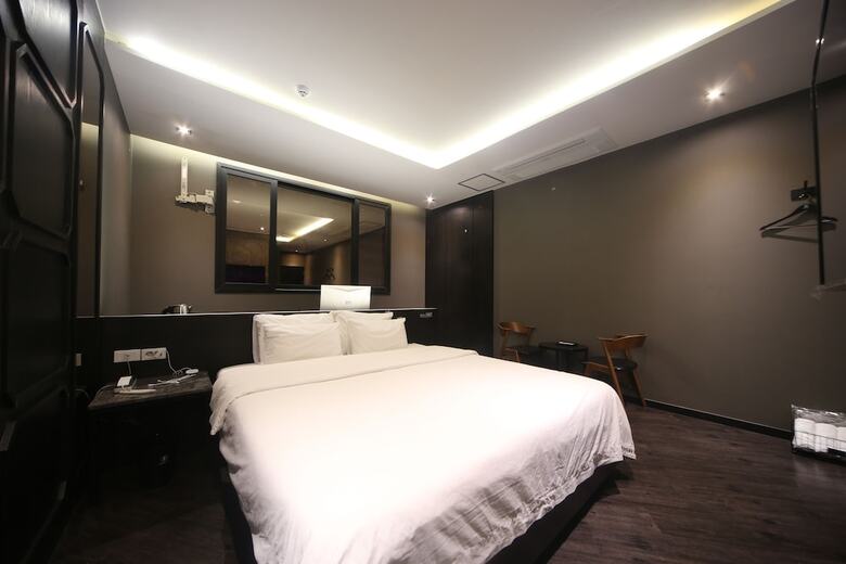 Brown Dot Hotel Beomil