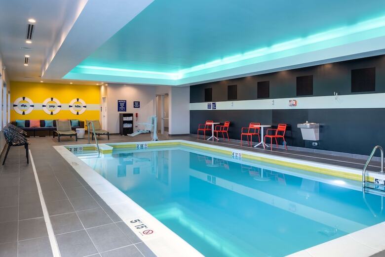 Hotel Tru By Hilton Naperville Chicago