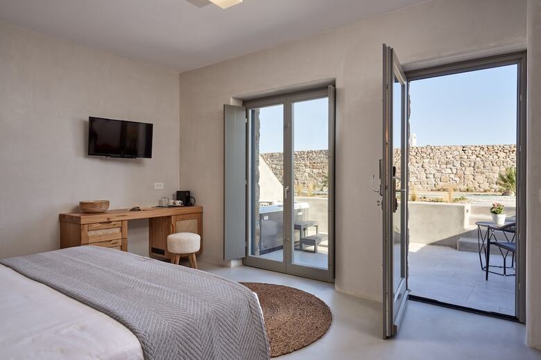 Hotel Ionic Suites