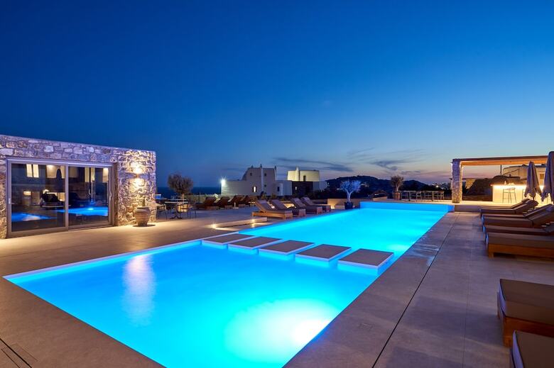 Hotel Ionic Suites