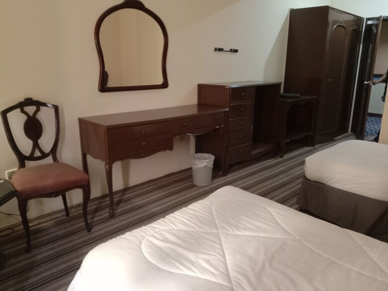 Al Commodore Hotel