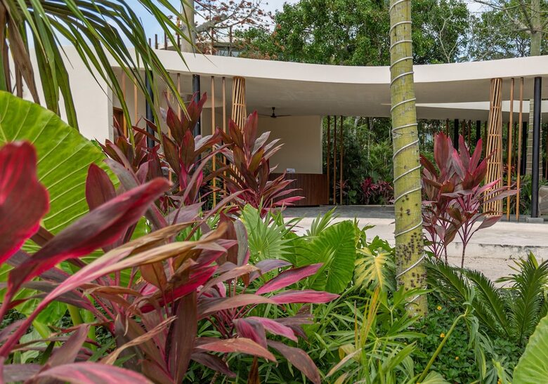 Mistiq Gardens