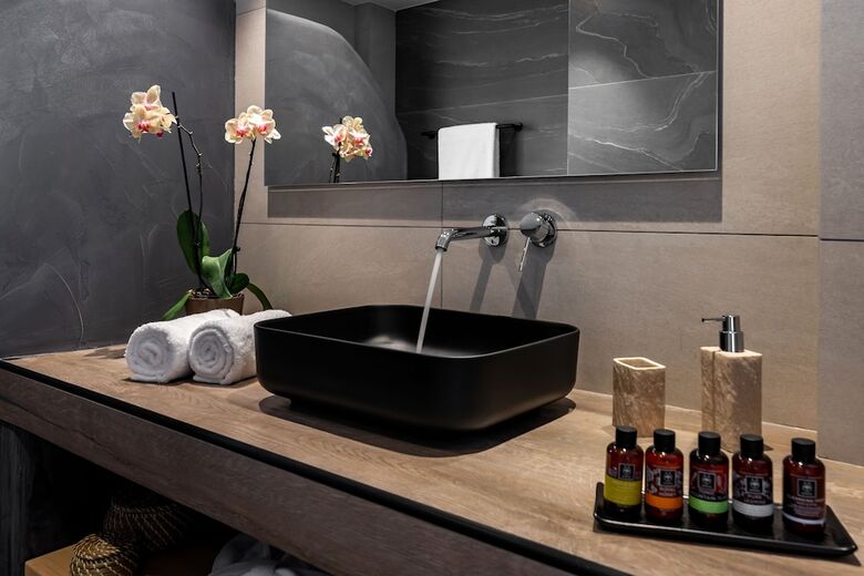 Neoma Luxury Suites