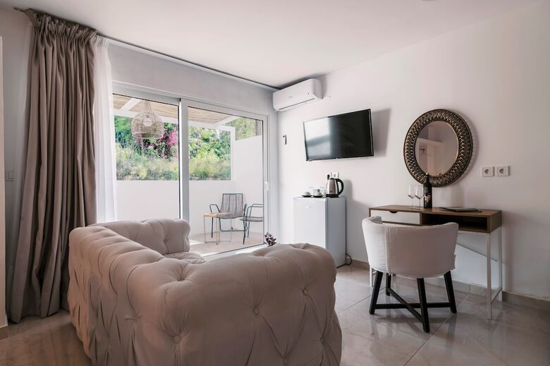 Hotel Bamboo Suites Adults Only