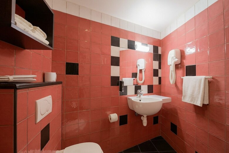 The Walled Off Hotel Paris