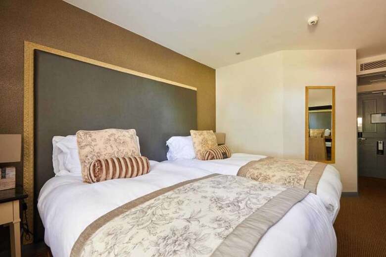 Worldhotels Distinctive Woughton House Hotel