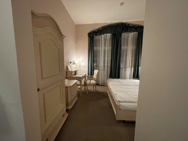 Hotel U Cervene Zidle