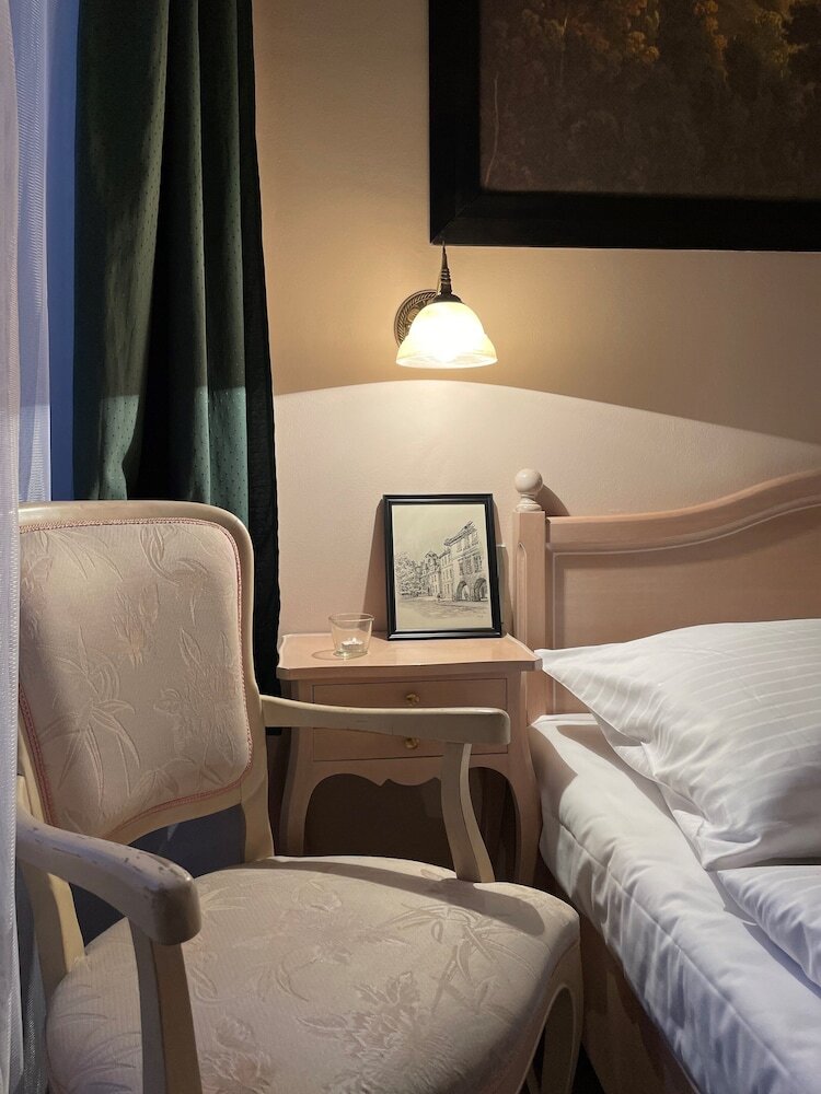 Hotel U Cervene Zidle