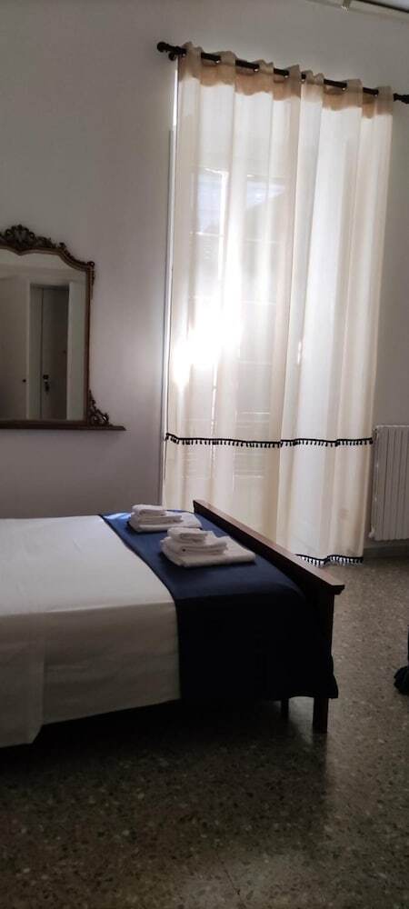 Bed & Breakfast Room-come And Visit Naples !! We Look Fo