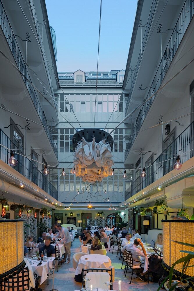 Hotel The Leo Grand