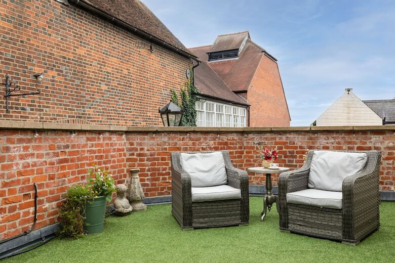 Aparthotel Staycations Maldon Suites