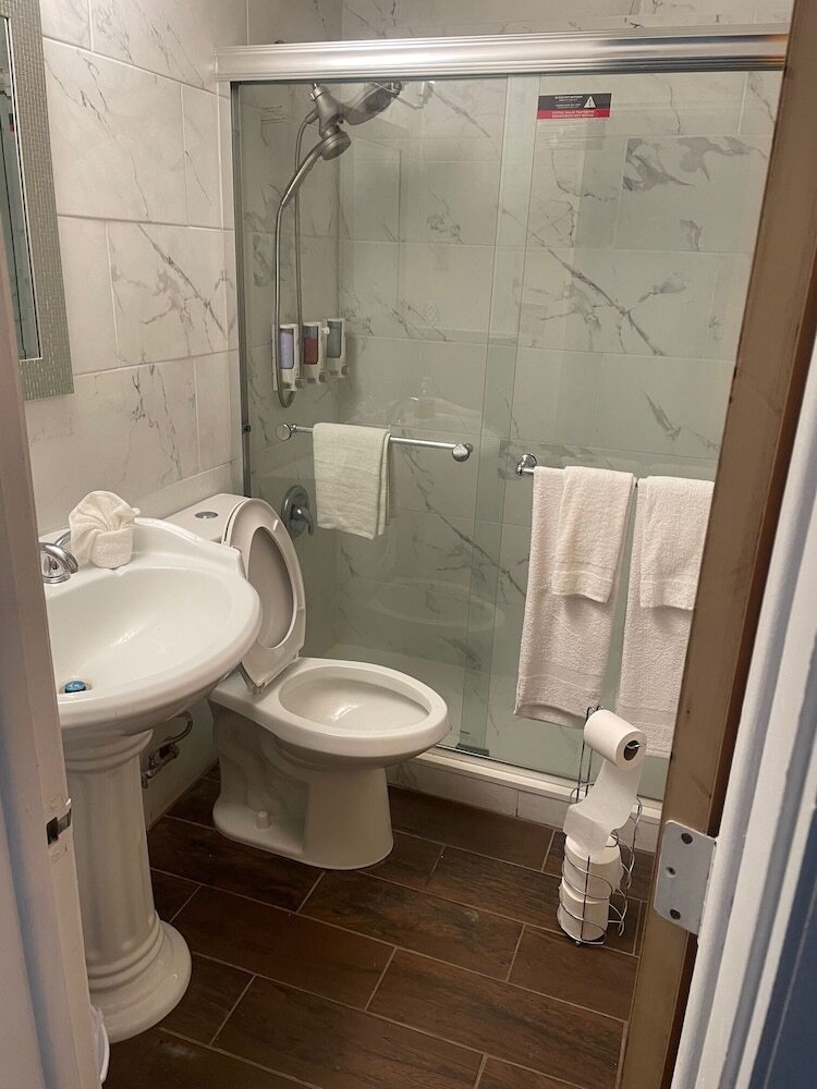 Hotel Rolling Pines Golf & Banquet Facility