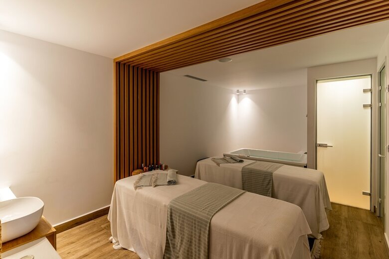Hotel Cresanto Luxury Suites
